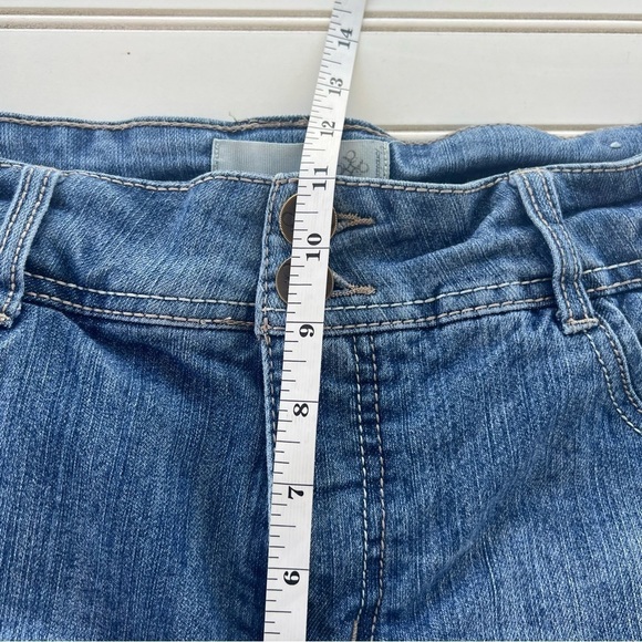 Artisan Crafted stretch Jean shorts Size 14 - Picture 8 of 10